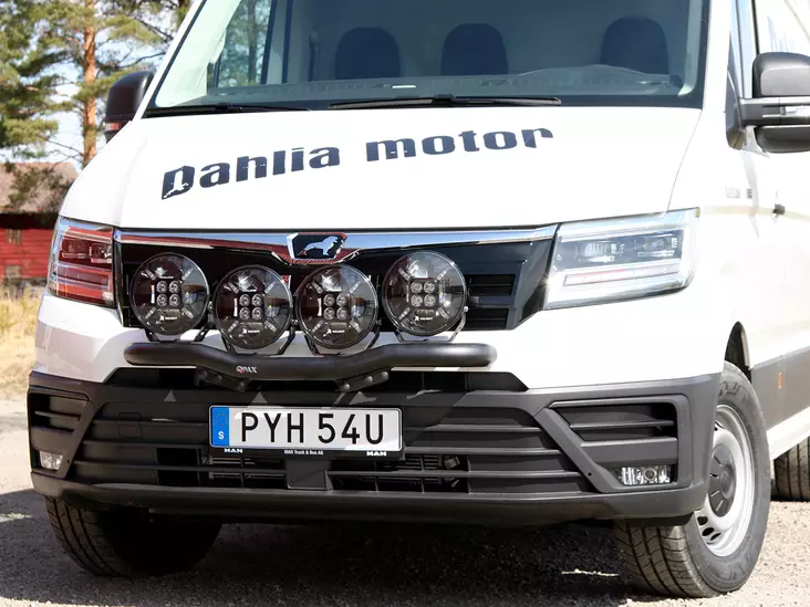Q-LIGHT VW Crafter 17- ekstralysfeste (ekstralysbøyle) for 4 lamper - Frontbøyler til Varebil & Pick-up - 8020120882 - 1