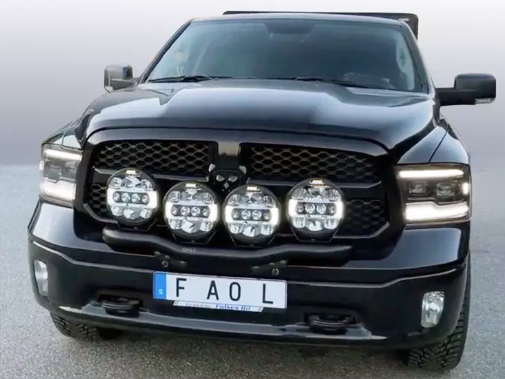 Q-LIGHT RAM 1500 (DS/Classic) 13- ekstralysfeste (ekstralysbøyle) for 4 lamper - Frontbøyler til Varebil & Pick-up - 8020120885 - 1