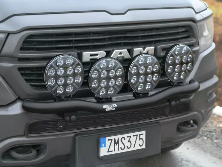 Q-LIGHT RAM 1500 DIESEL 19-24 ekstralysfeste (ekstralysbøyle) for 4 lamper - Frontbøyler til Varebil & Pick-up - 8020120897 - 1